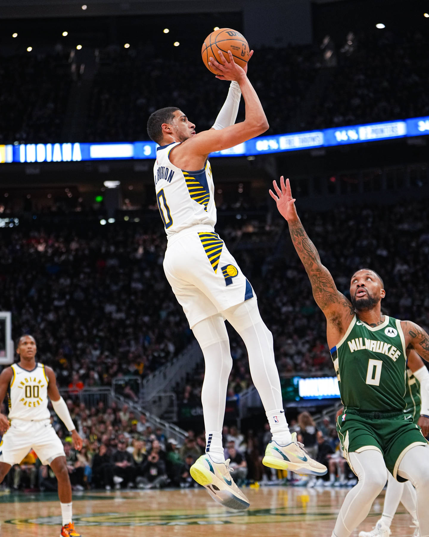 MAD不断突破！，字母哥连续五场比赛得分超过战术调整观众掌声雷动-爱游戏体育官网